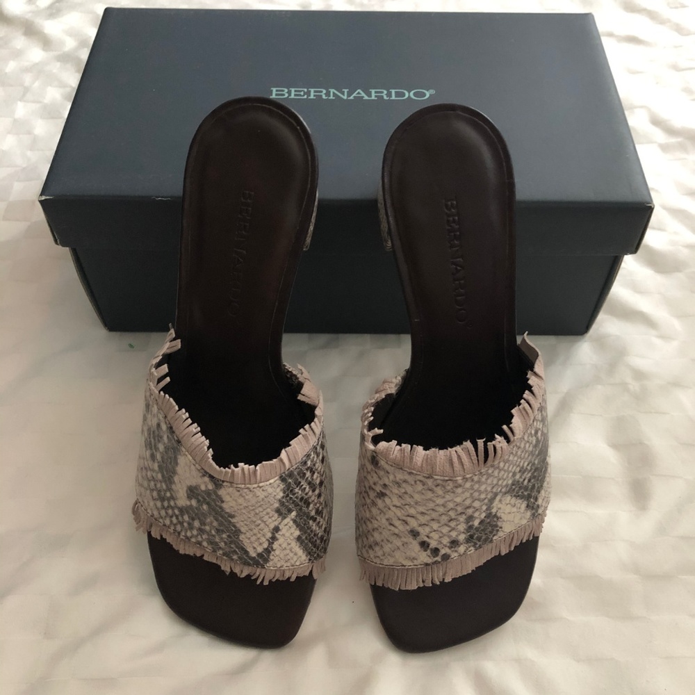 Bernardo1946 “Blossom” Slides Size 6.5